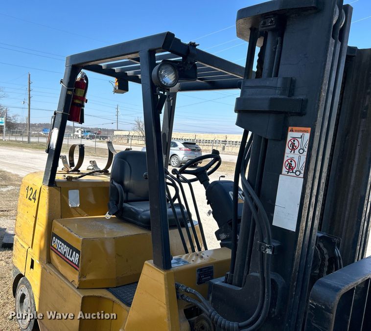 image for item DN0710 1999 Caterpillar  GC40K forklift