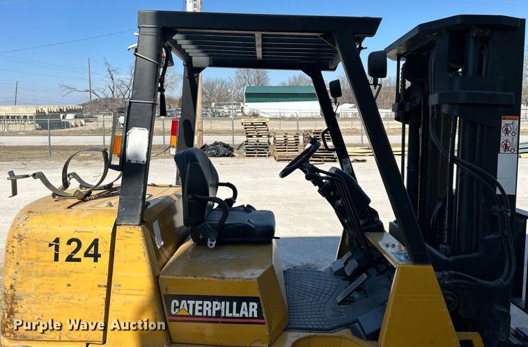 image for item DN0710 1999 Caterpillar  GC40K forklift