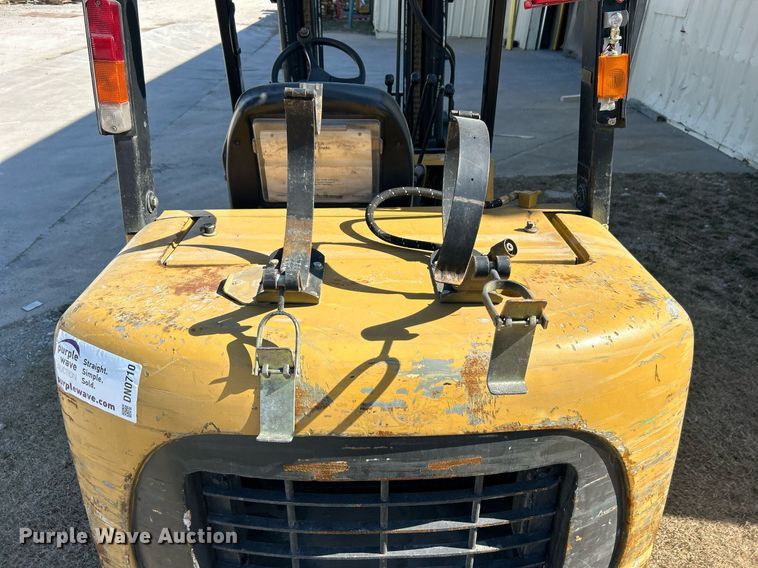 image for item DN0710 1999 Caterpillar  GC40K forklift