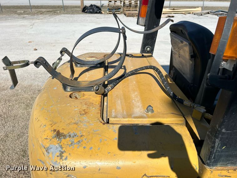 image for item DN0710 1999 Caterpillar  GC40K forklift