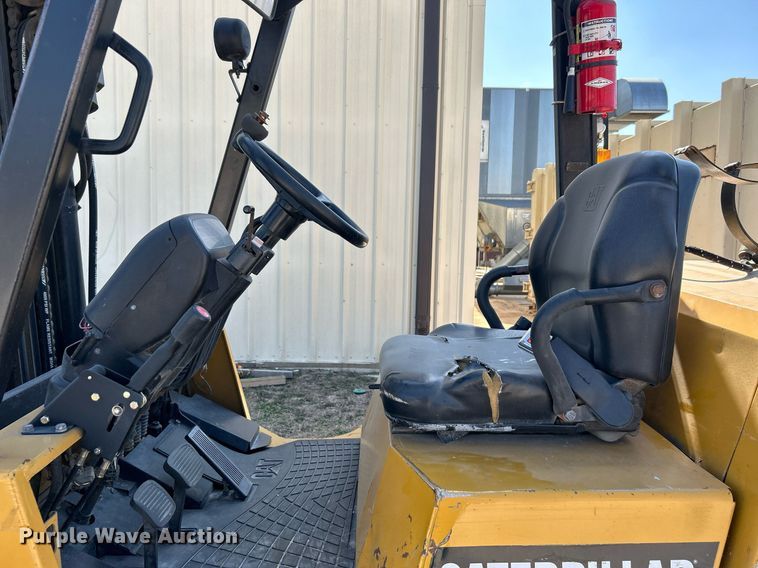 image for item DN0710 1999 Caterpillar  GC40K forklift