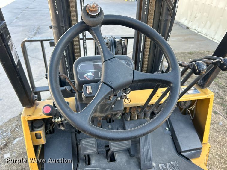 image for item DN0710 1999 Caterpillar  GC40K forklift