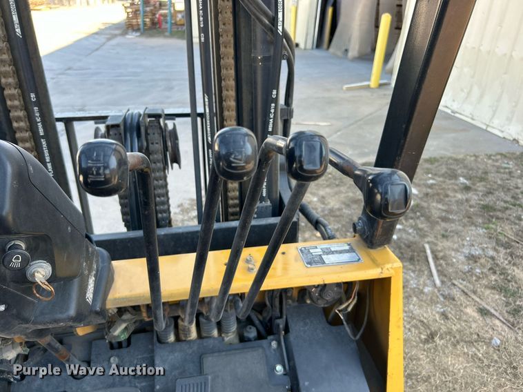 image for item DN0710 1999 Caterpillar  GC40K forklift