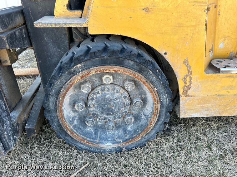 image for item DN0710 1999 Caterpillar  GC40K forklift