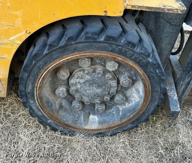 image for item DN0710 1999 Caterpillar  GC40K forklift