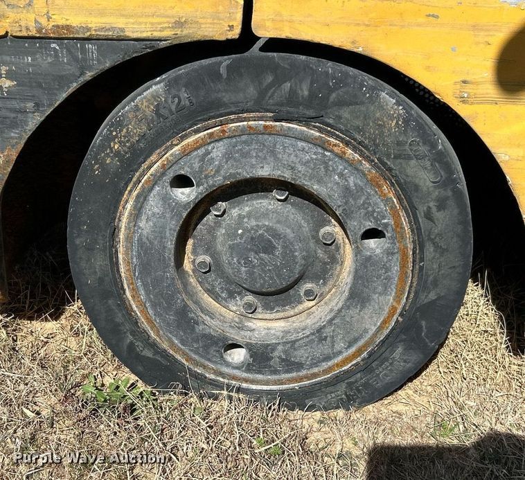 image for item DN0710 1999 Caterpillar  GC40K forklift