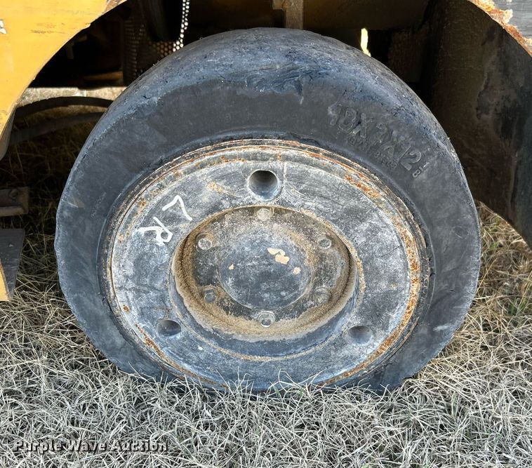 image for item DN0710 1999 Caterpillar  GC40K forklift