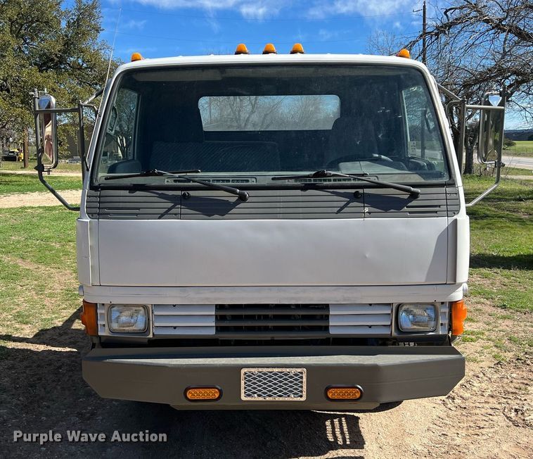 image for item DQ2367 1995 Mitsubishi  FUSO FE439 flatbed truck