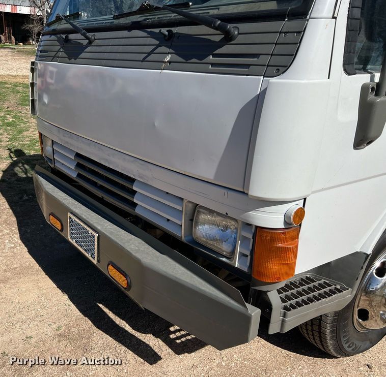 image for item DQ2367 1995 Mitsubishi  FUSO FE439 flatbed truck