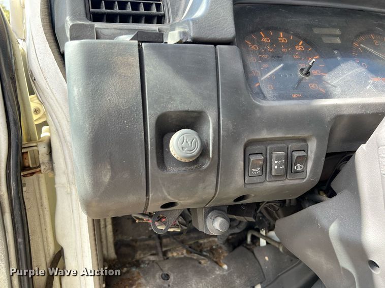 image for item DQ2367 1995 Mitsubishi  FUSO FE439 flatbed truck