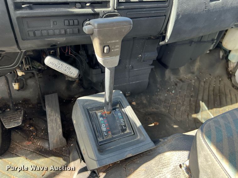 image for item DQ2367 1995 Mitsubishi  FUSO FE439 flatbed truck