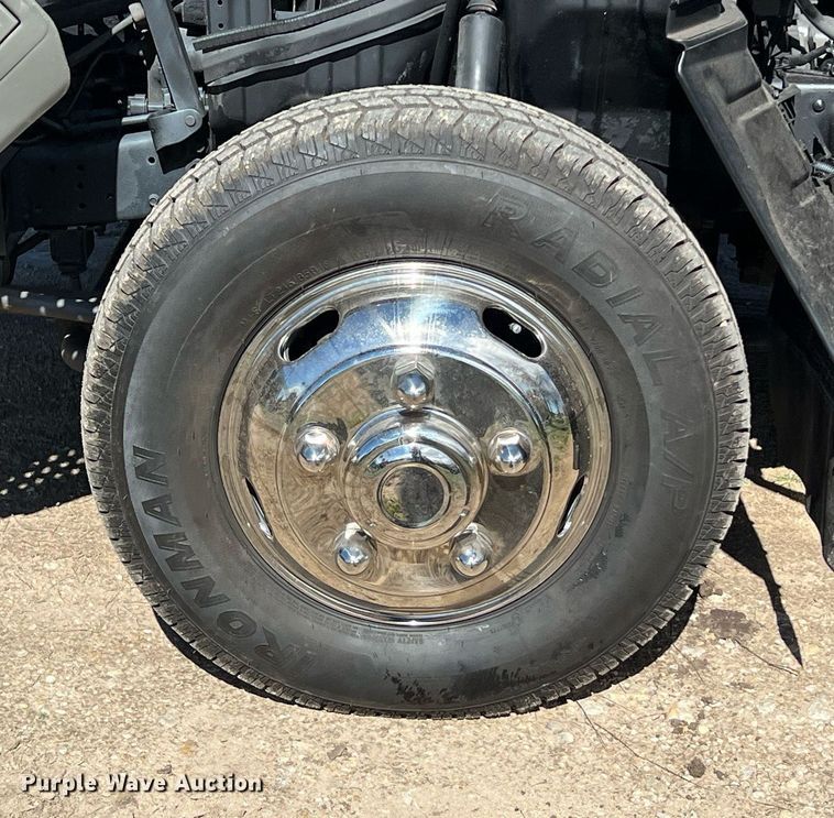 image for item DQ2367 1995 Mitsubishi  FUSO FE439 flatbed truck