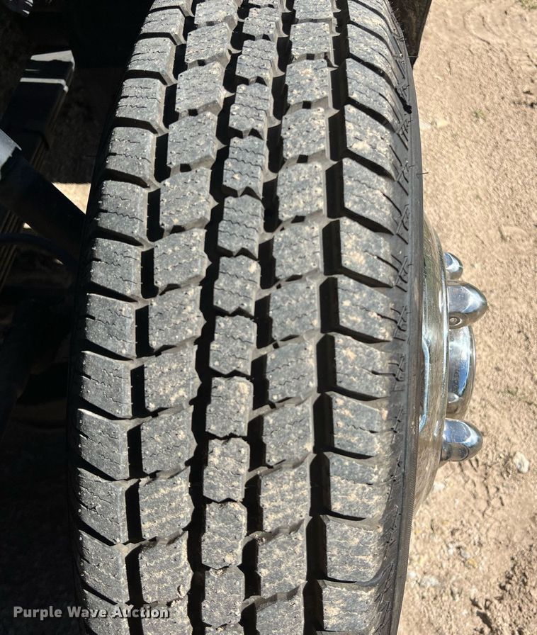 image for item DQ2367 1995 Mitsubishi  FUSO FE439 flatbed truck