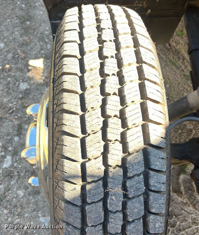 image for item DQ2367 1995 Mitsubishi  FUSO FE439 flatbed truck