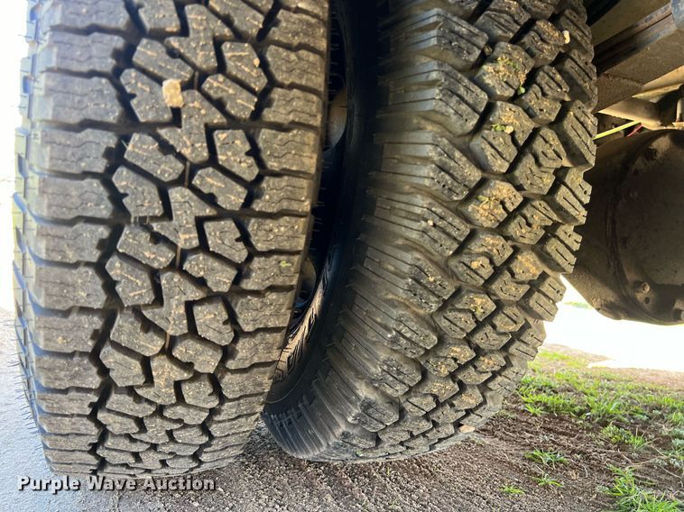 image for item DQ2367 1995 Mitsubishi  FUSO FE439 flatbed truck