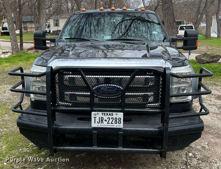 image for item DS2878 2016 Ford F550 Super Duty XLT Crew Cab flatbed truck