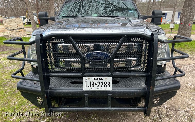 image for item DS2878 2016 Ford F550 Super Duty XLT Crew Cab flatbed truck