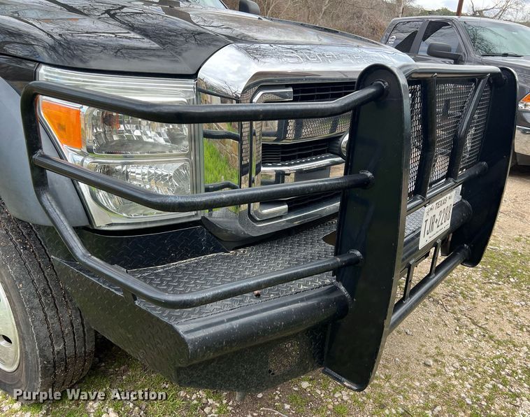 image for item DS2878 2016 Ford F550 Super Duty XLT Crew Cab flatbed truck