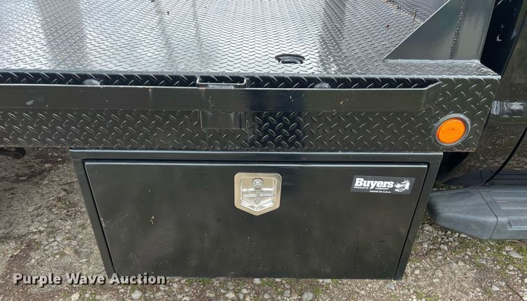 image for item DS2878 2016 Ford F550 Super Duty XLT Crew Cab flatbed truck