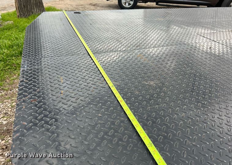 image for item DS2878 2016 Ford F550 Super Duty XLT Crew Cab flatbed truck