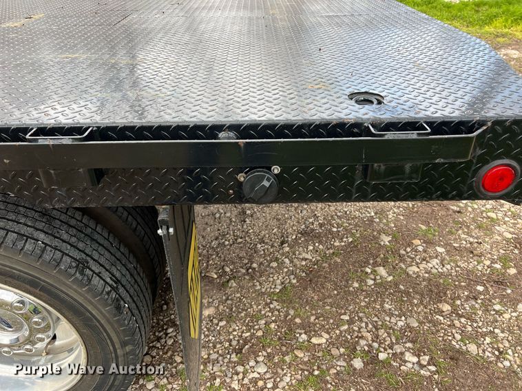 image for item DS2878 2016 Ford F550 Super Duty XLT Crew Cab flatbed truck