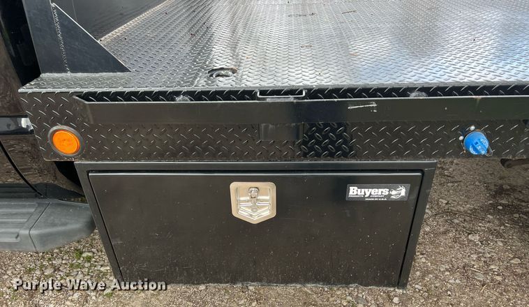 image for item DS2878 2016 Ford F550 Super Duty XLT Crew Cab flatbed truck