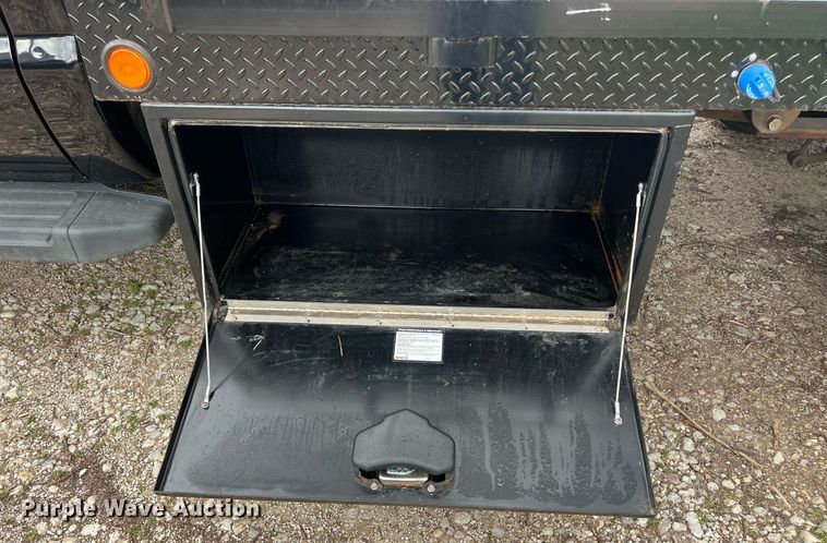 image for item DS2878 2016 Ford F550 Super Duty XLT Crew Cab flatbed truck