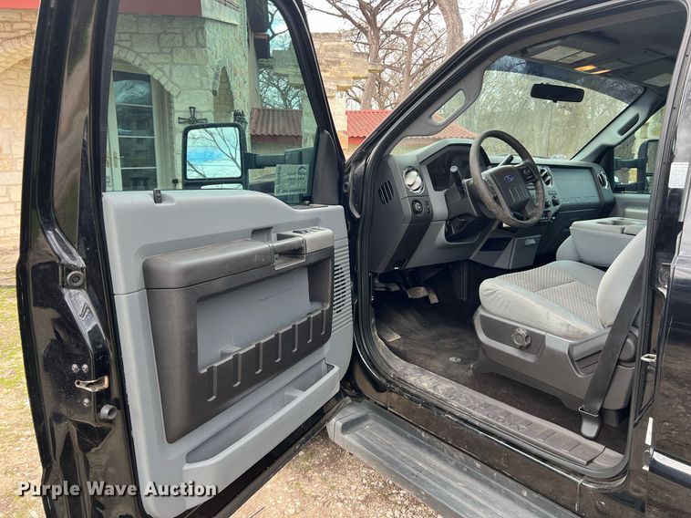 image for item DS2878 2016 Ford F550 Super Duty XLT Crew Cab flatbed truck