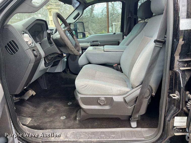 image for item DS2878 2016 Ford F550 Super Duty XLT Crew Cab flatbed truck