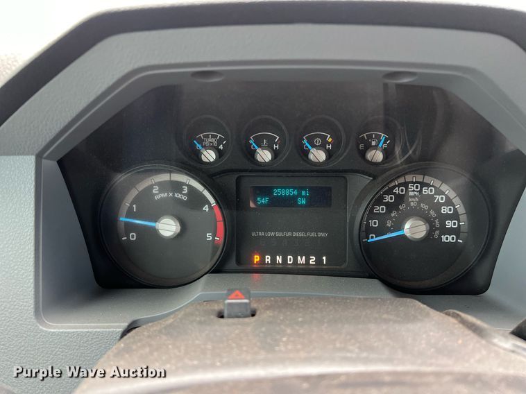 image for item DS2878 2016 Ford F550 Super Duty XLT Crew Cab flatbed truck