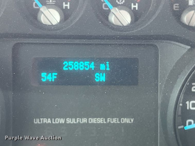 image for item DS2878 2016 Ford F550 Super Duty XLT Crew Cab flatbed truck