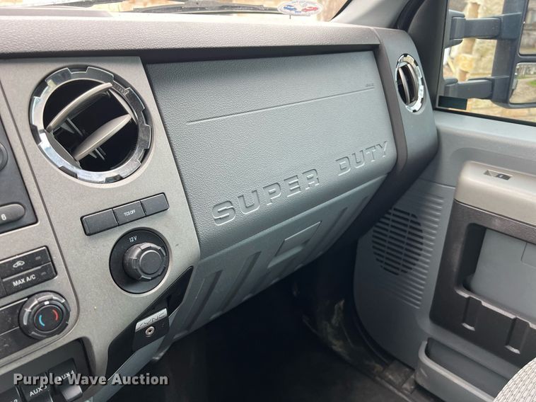 image for item DS2878 2016 Ford F550 Super Duty XLT Crew Cab flatbed truck