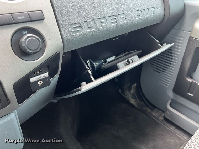 image for item DS2878 2016 Ford F550 Super Duty XLT Crew Cab flatbed truck