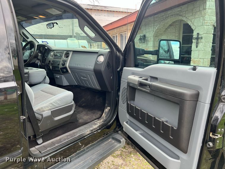 image for item DS2878 2016 Ford F550 Super Duty XLT Crew Cab flatbed truck