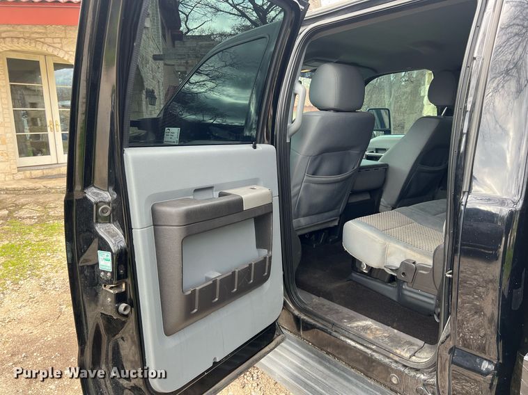 image for item DS2878 2016 Ford F550 Super Duty XLT Crew Cab flatbed truck