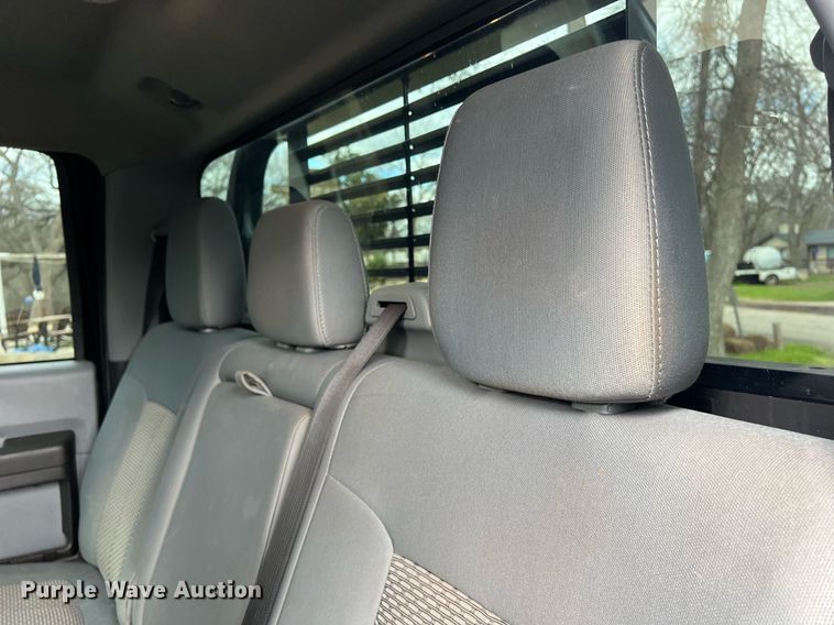 image for item DS2878 2016 Ford F550 Super Duty XLT Crew Cab flatbed truck