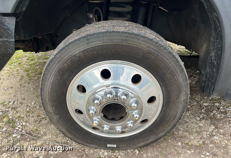 image for item DS2878 2016 Ford F550 Super Duty XLT Crew Cab flatbed truck