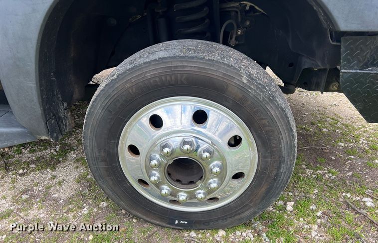 image for item DS2878 2016 Ford F550 Super Duty XLT Crew Cab flatbed truck