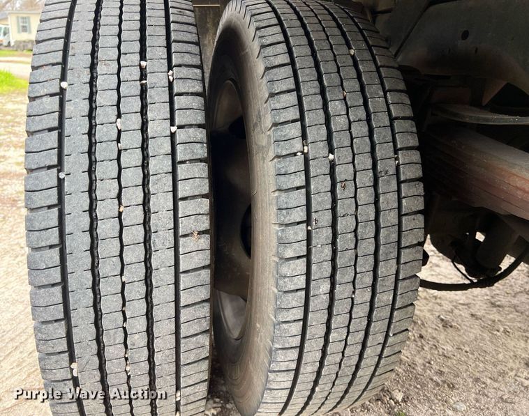 image for item DS2878 2016 Ford F550 Super Duty XLT Crew Cab flatbed truck