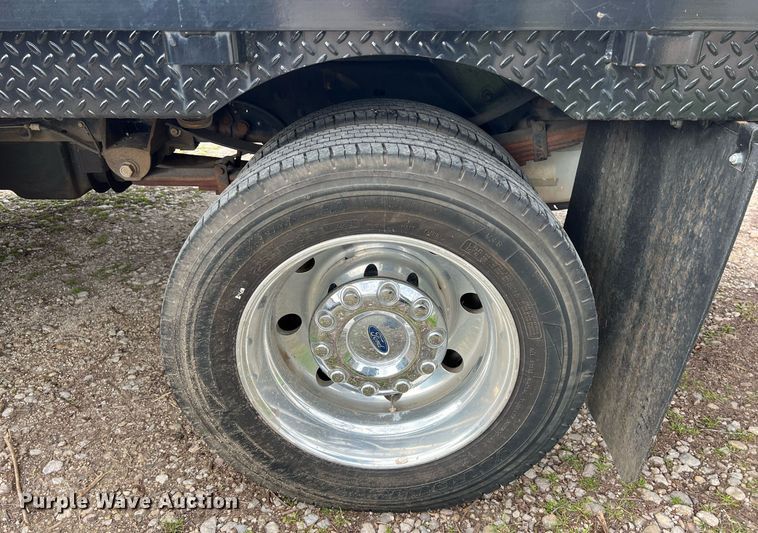 image for item DS2878 2016 Ford F550 Super Duty XLT Crew Cab flatbed truck
