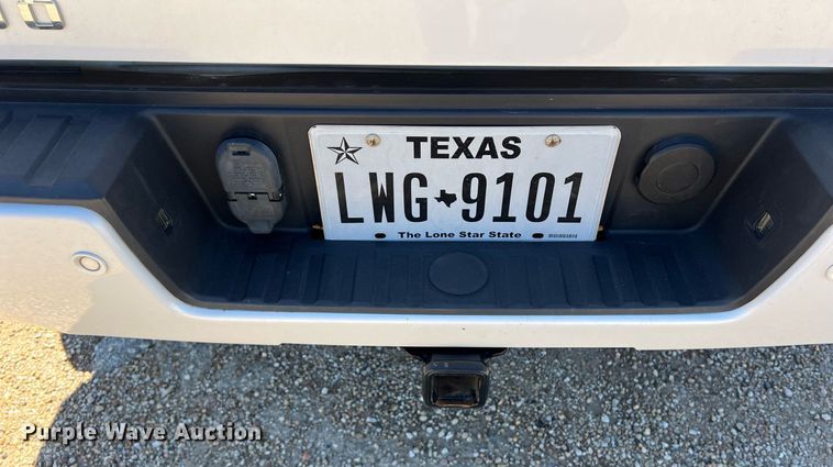 image for item DS2910 2017 Chevrolet Silverado 1500 Crew Cab pickup truck