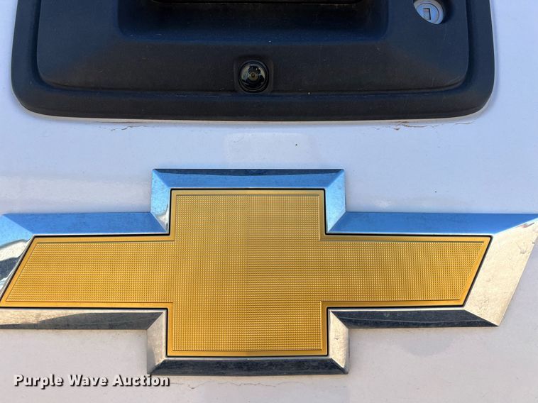 image for item DS2910 2017 Chevrolet Silverado 1500 Crew Cab pickup truck