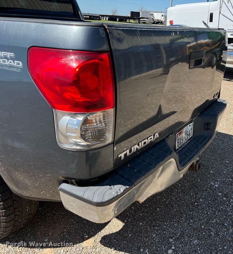image for item DS2911 2007 Toyota Tundra CrewMax pickup truck