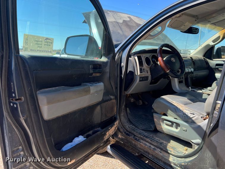 image for item DS2911 2007 Toyota Tundra CrewMax pickup truck