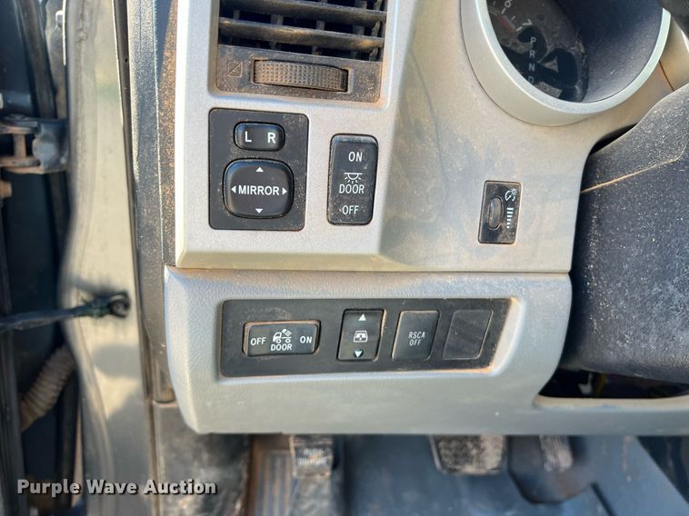 image for item DS2911 2007 Toyota Tundra CrewMax pickup truck