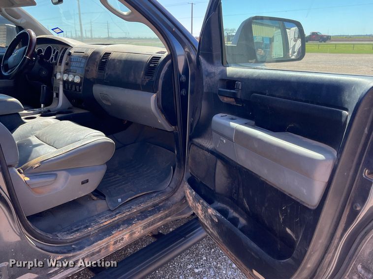 image for item DS2911 2007 Toyota Tundra CrewMax pickup truck