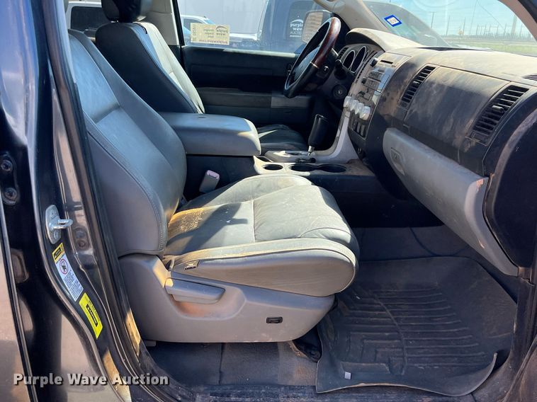 image for item DS2911 2007 Toyota Tundra CrewMax pickup truck