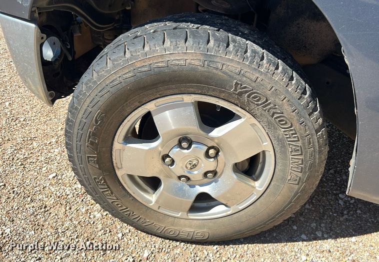 image for item DS2911 2007 Toyota Tundra CrewMax pickup truck