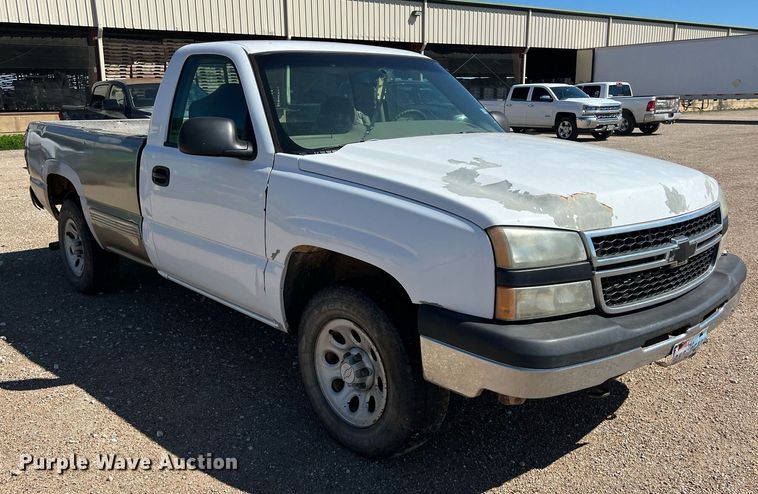 image for item DS2912 2007 Chevrolet Silverado 1500 pickup truck