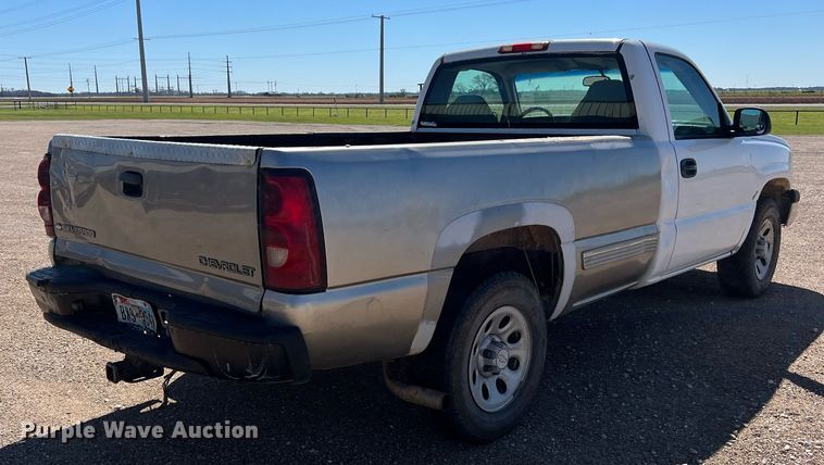 image for item DS2912 2007 Chevrolet Silverado 1500 pickup truck